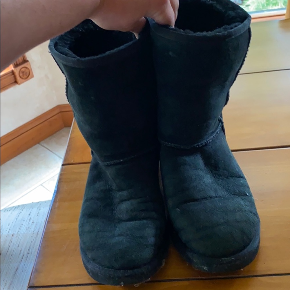 Black Uggs sz 9 - Picture 2 of 3